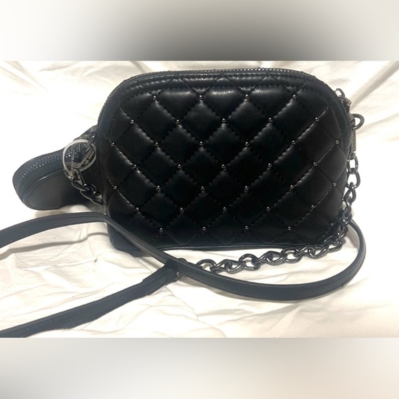 NWT Steve Madden Black Quilted Crossbody Bag w/ Heart Charm Wallet - Picture 4 of 6